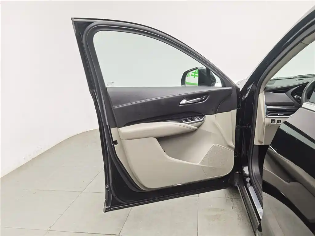 Cadillac XT4 2023 28T two-wheel drive luxury model купить на сайте DeffCars