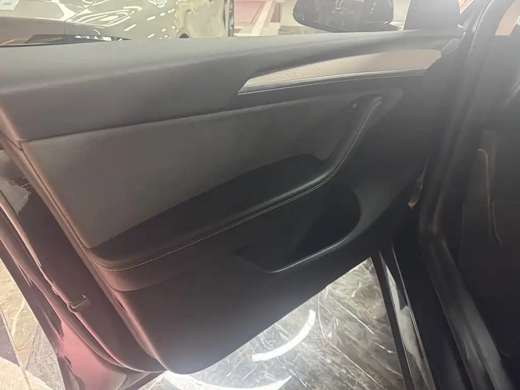 Model Y 2023 rear-wheel drive version купить на сайте DeffCars