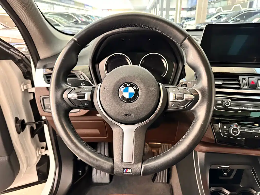 BMW X1 2022 sDrive25Li Leading Model купить на сайте DeffCars