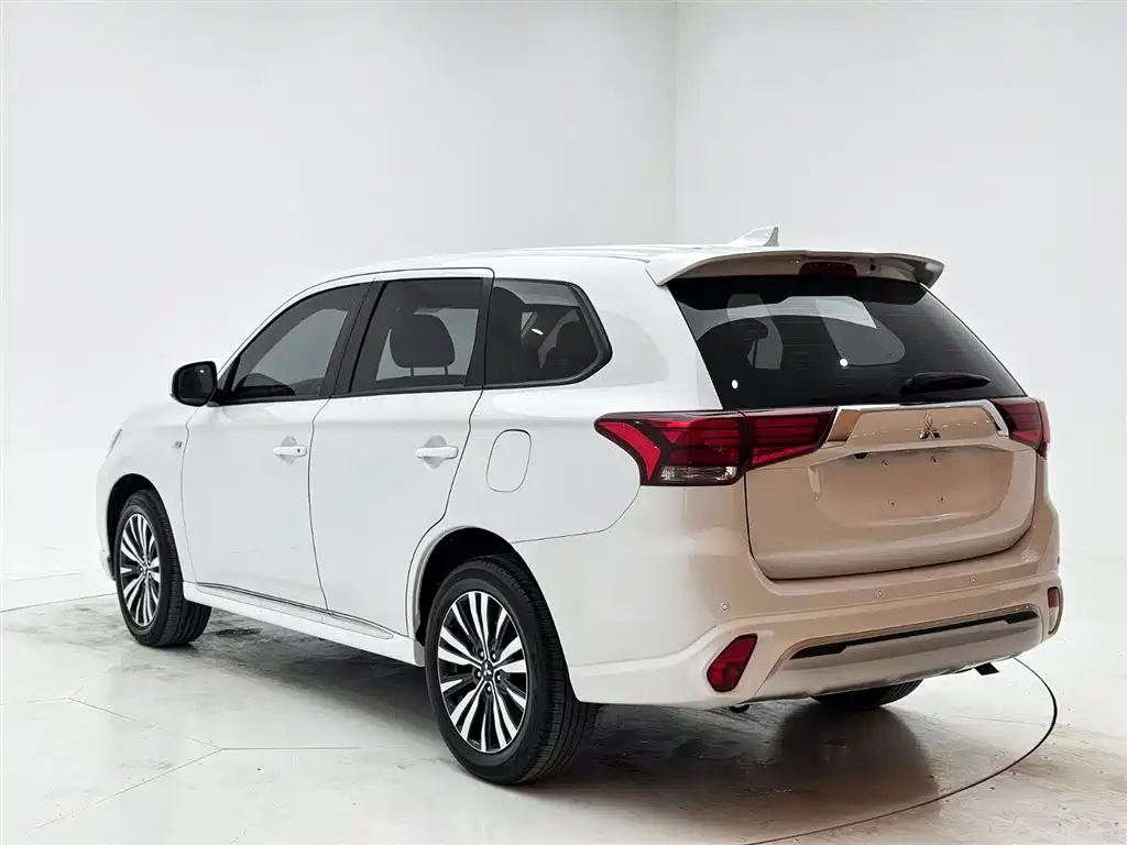 Outlander 2021 2.0L 2WD Smooth Edition 5 seats купить на сайте DeffCars
