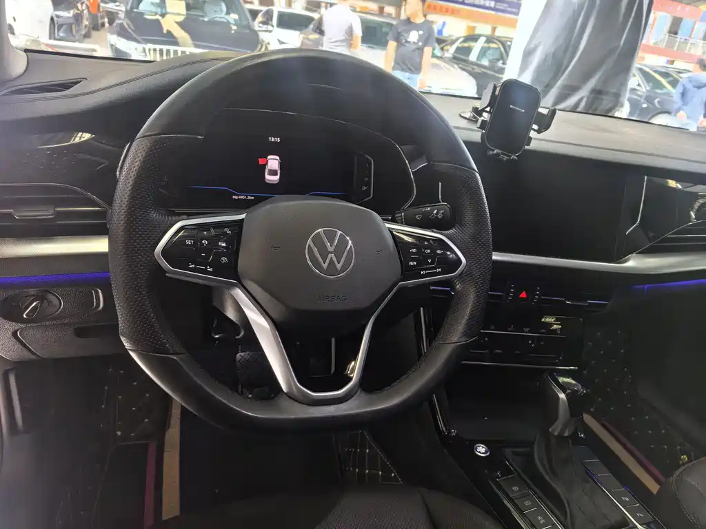 Passat 2023 330TSI Deluxe Edition купить на сайте DeffCars
