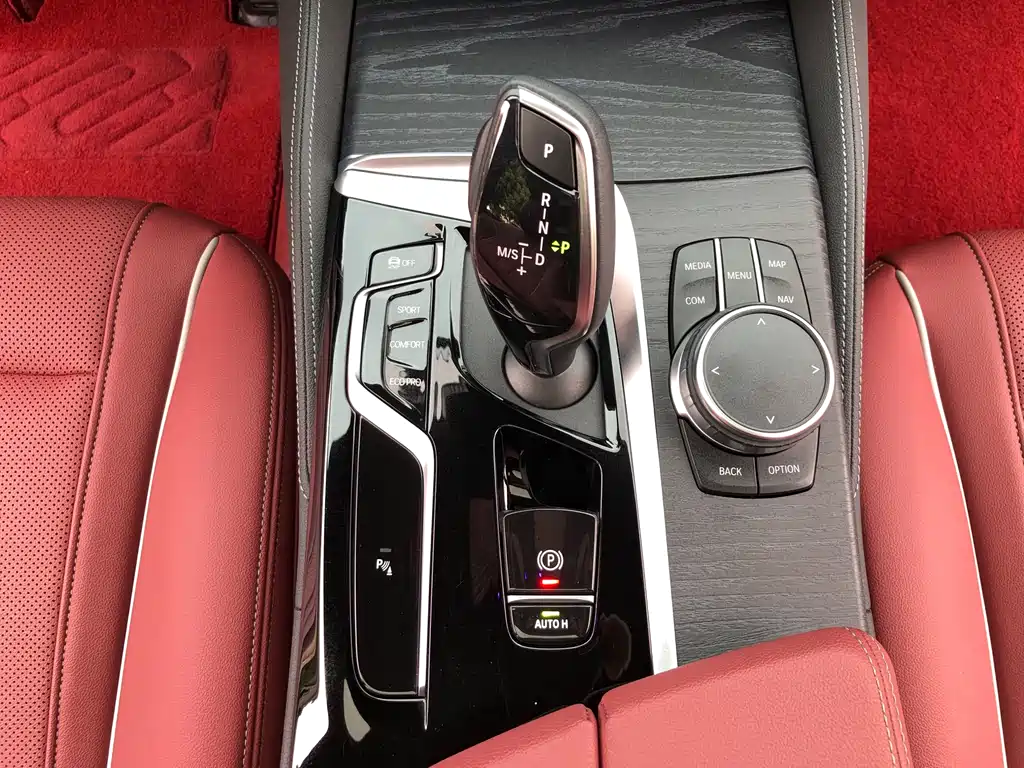 BMW 5 Series 2023 530Li Leading M Sports Package купить на сайте DeffCars