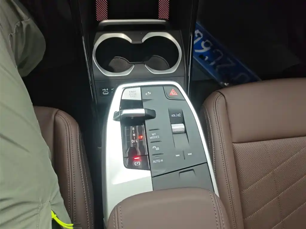 BMW X1 2023 xDrive25Li X Design Package купить на сайте DeffCars