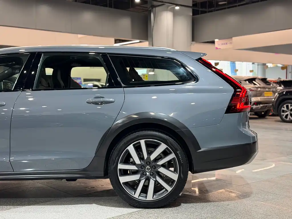Volvo V90 2022 Cross Country B5 AWD Zhiyuan Edition купить на сайте DeffCars