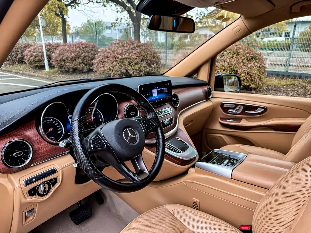 Mercedes-Benz V-Class 2022 V 260 L Long Wheelbase Luxury Edition купить на сайте DeffCars