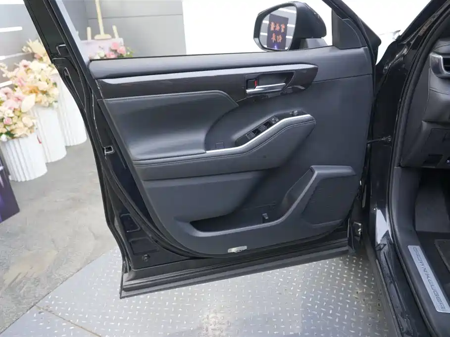 Crown Lufang 2022 2.5L HEV four-wheel drive premium version купить на сайте DeffCars