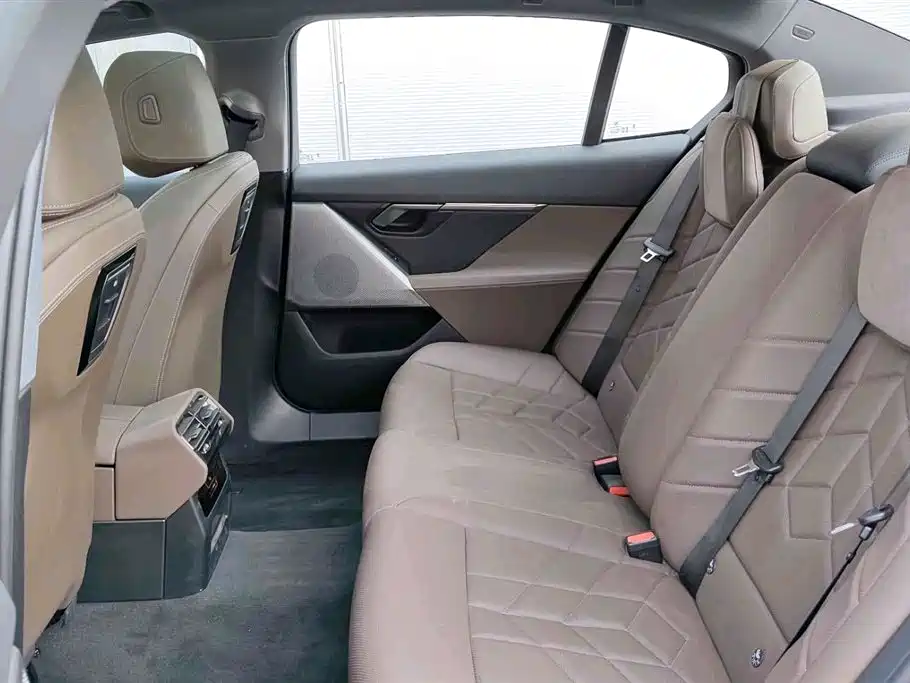 BMW i5 2024 eDrive 35L M Sports Package купить на сайте DeffCars