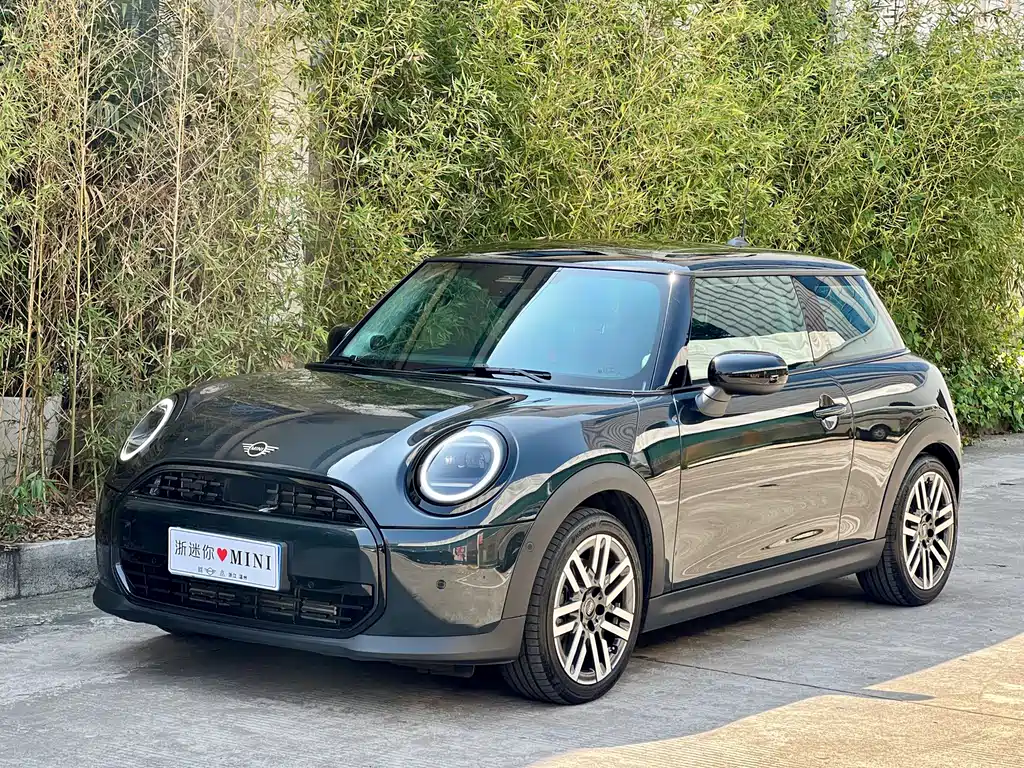 MINI 2025 1.5T COOPER Classic купить на сайте DeffCars