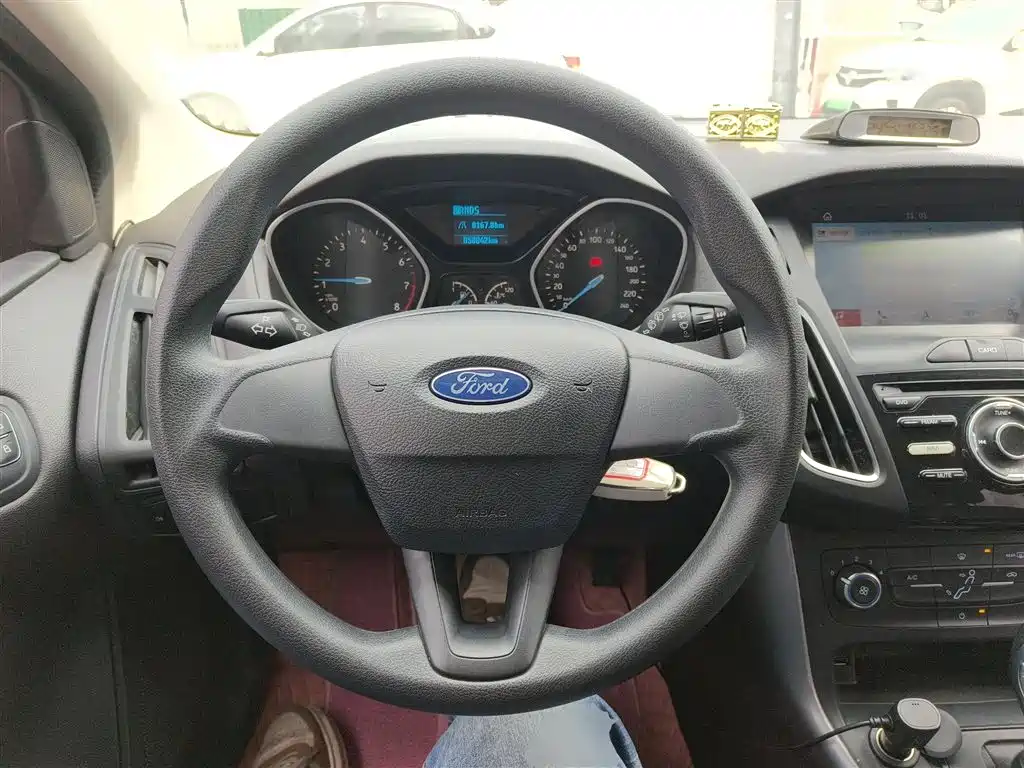 Focus 2018 hatchback classic 1.6L automatic comfort smart mobility version купить на сайте DeffCars