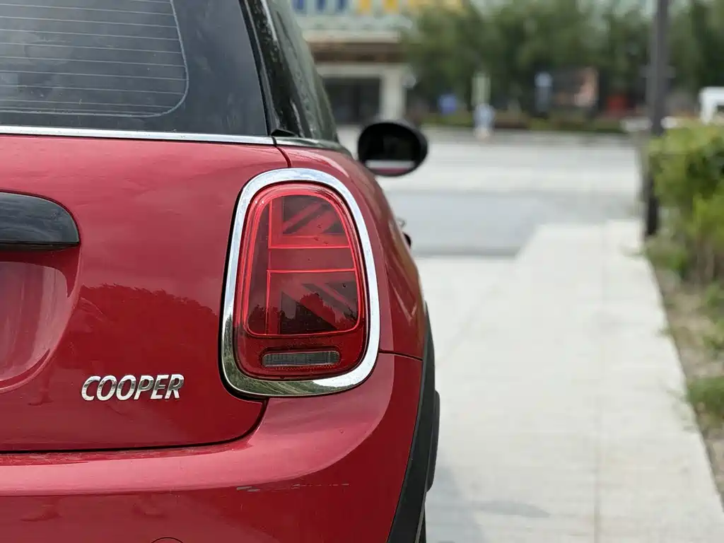 MINI 2018 1.5T COOPER Classic купить на сайте DeffCars