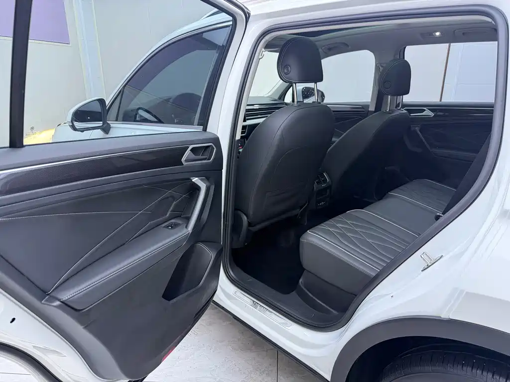 Tiguan L 2023 280TSI automatic two-wheel drive Chaochuang limited edition купить на сайте DeffCars