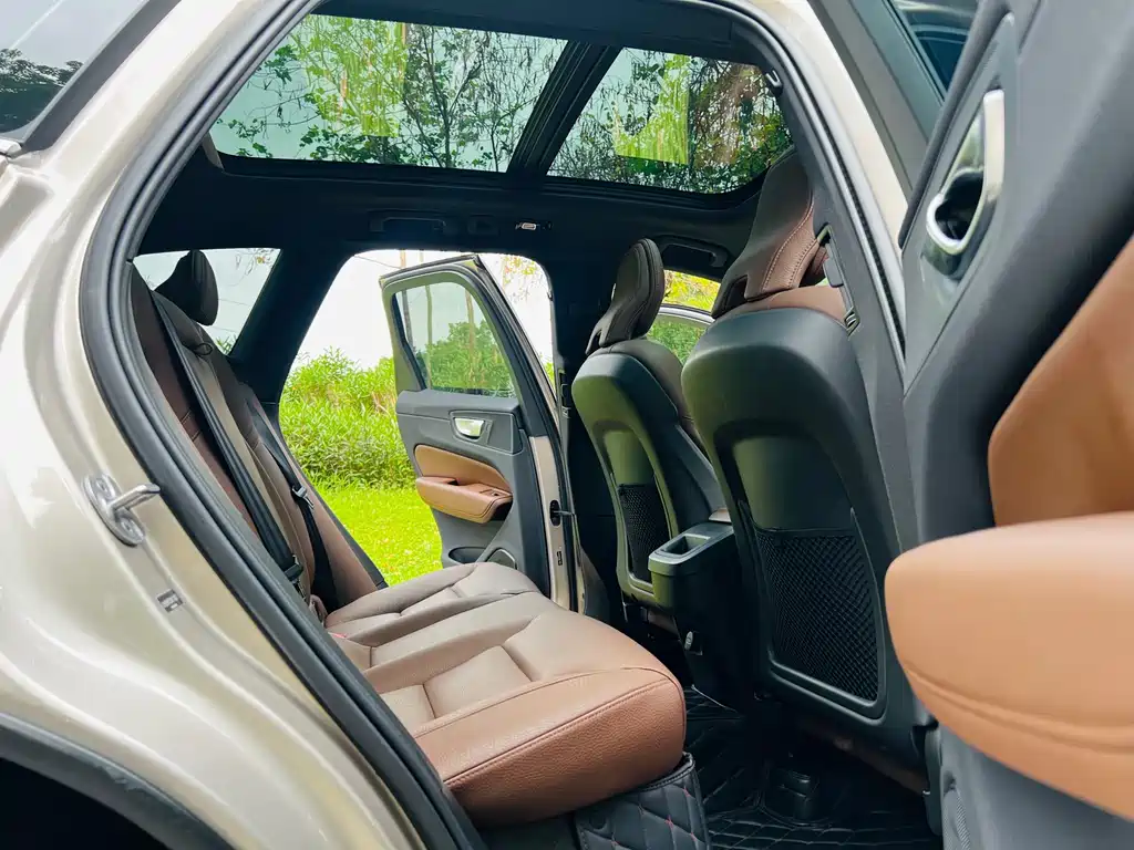 Volvo XC60 2025 B5 four-wheel drive Zhiyi Luxury Edition купить на сайте DeffCars