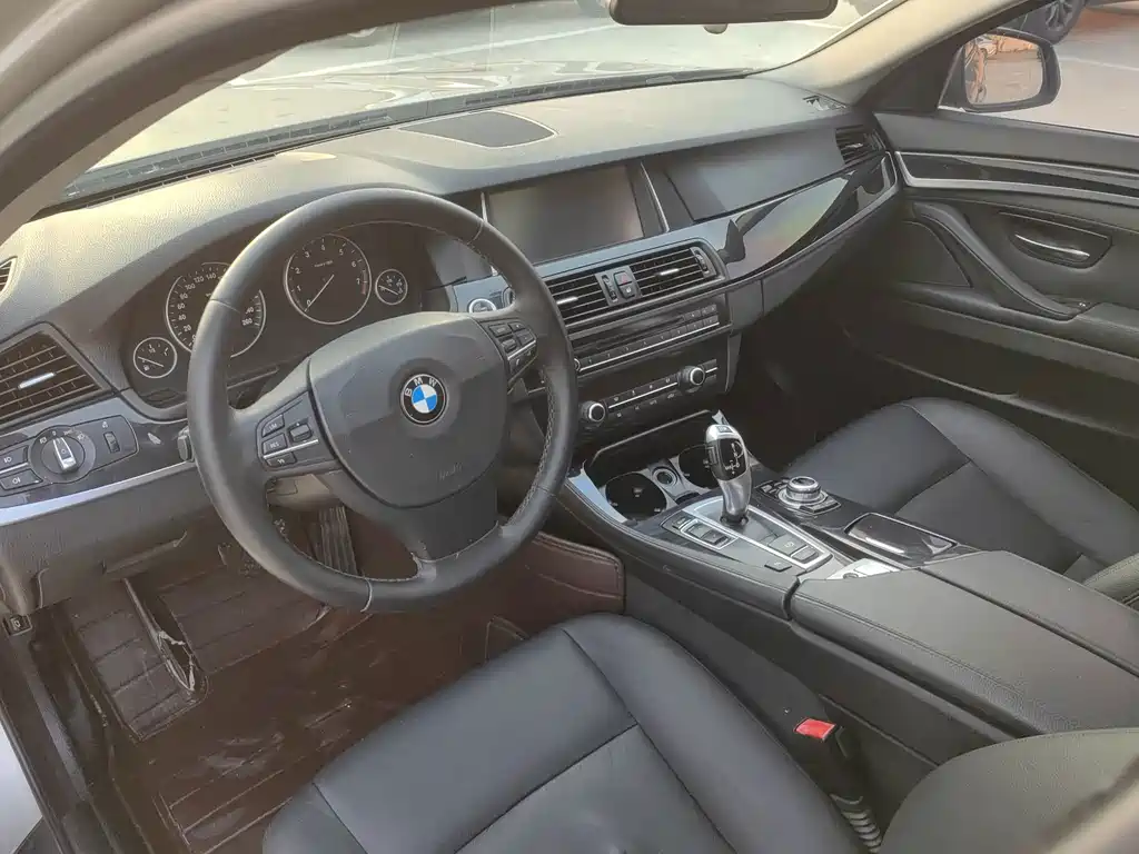BMW 5 Series 2014 520Li Elegant купить на сайте DeffCars
