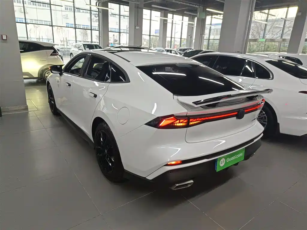 Changan UNI-V 2024 1.5T premium model купить на сайте DeffCars