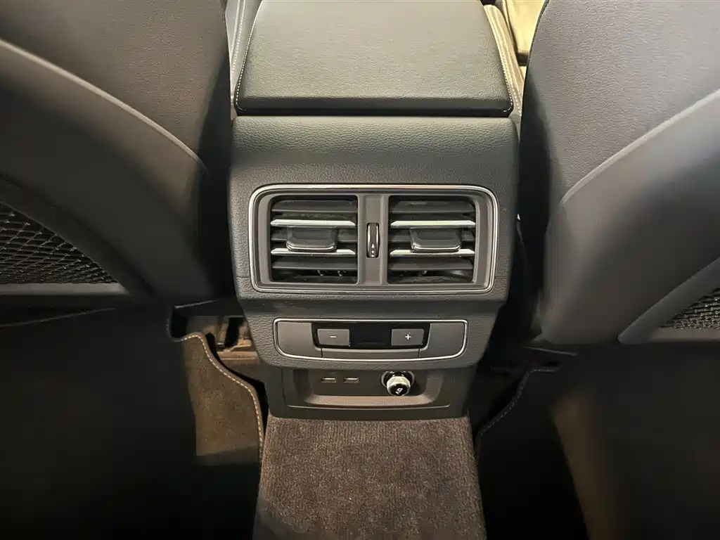Audi Q5L 2024 45 TFSI luxury and dynamic model купить на сайте DeffCars