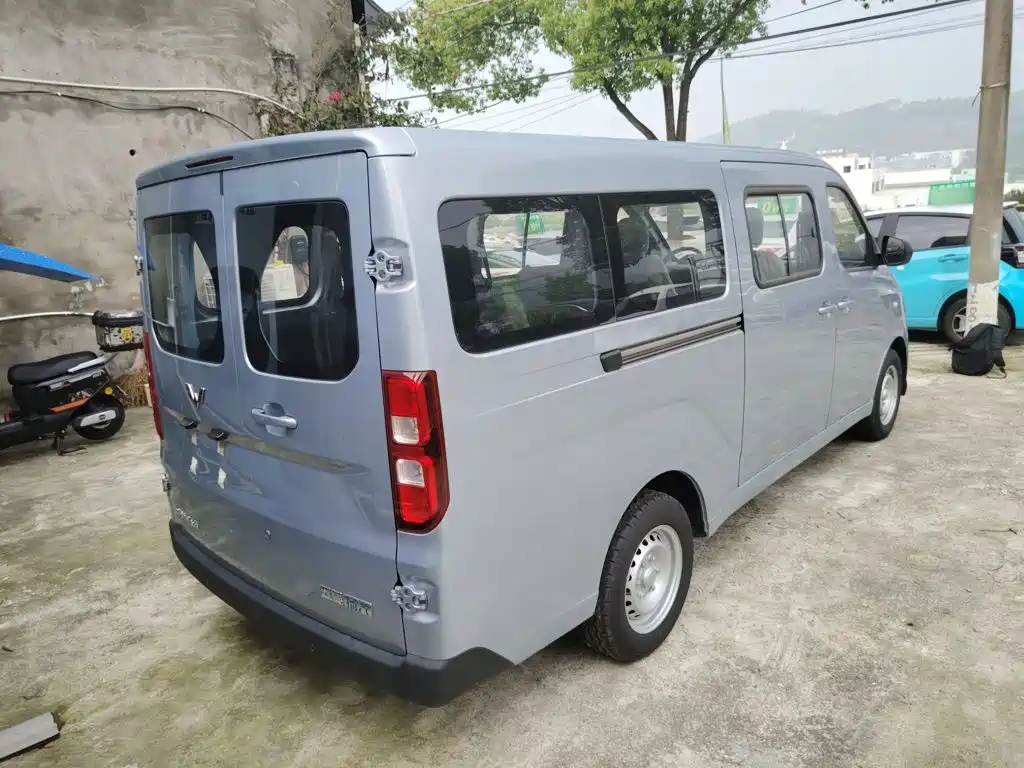 Wuling Yangguang 2024 300km Comfort Bus Version 75kW купить на сайте DeffCars