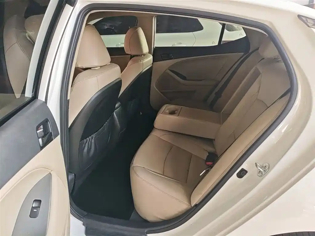 Kia K5 2015 2.0L automatic GL купить на сайте DeffCars