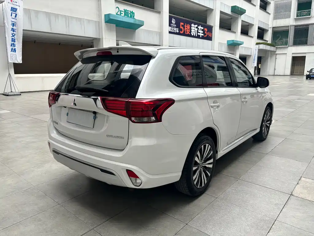 Outlander 2021 facelift 2.0L 2WD smooth version 5 seats купить на сайте DeffCars