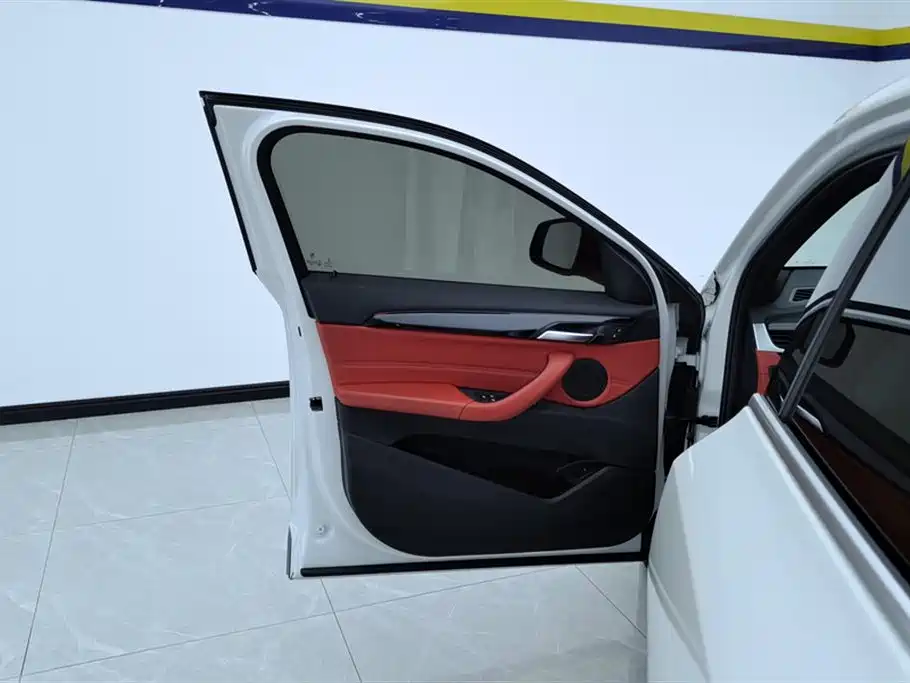 BMW X2 2020 sDrive25i Leading M Off-Road Package купить на сайте DeffCars