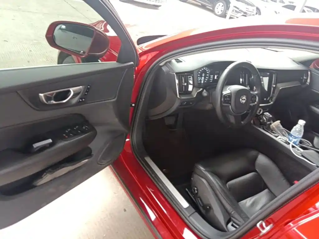 Volvo S60 2021 T4 Zhiyi Luxury Edition купить на сайте DeffCars