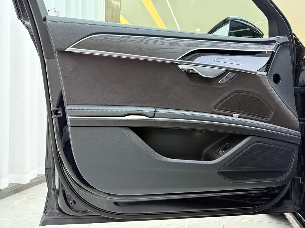 Audi A8 2025 A8L 50 TFSI quattro Premium Selection купить на сайте DeffCars