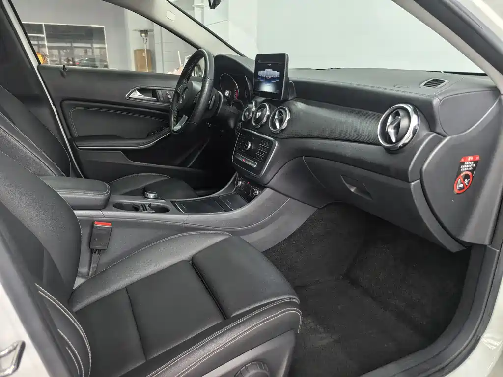 Mercedes-Benz GLA 2018 GLA 200 Fashion Model купить на сайте DeffCars