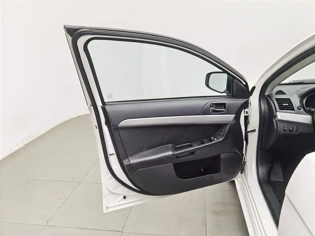 Yishen 2015 1.8L CVT Premium Edition National V купить на сайте DeffCars
