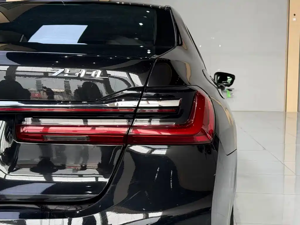 BMW 7 Series 2016 730Li Leading Model купить на сайте DeffCars