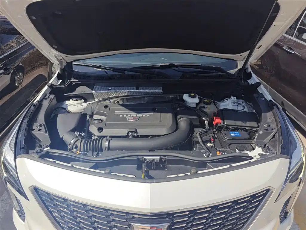 Cadillac XT4 2022 28T two-wheel drive fashion model купить на сайте DeffCars