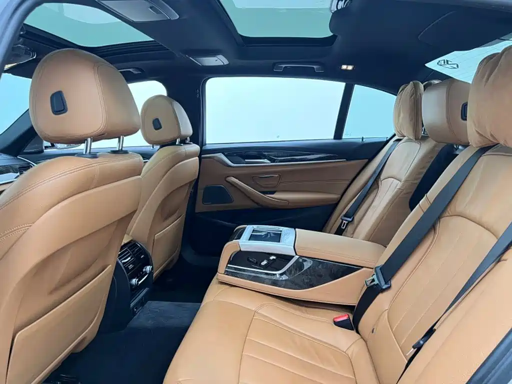 BMW 5 Series 2018 530Li Exclusive M Sports Package купить на сайте DeffCars