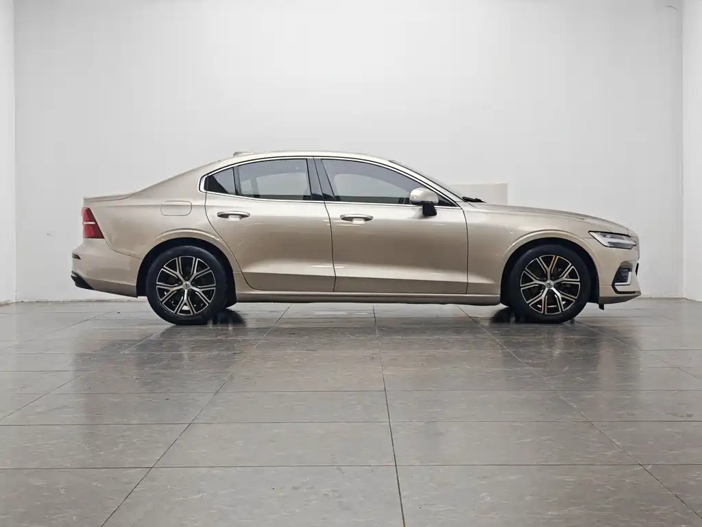 Volvo S60 2023 B4 Zhiyi Luxury Edition купить на сайте DeffCars