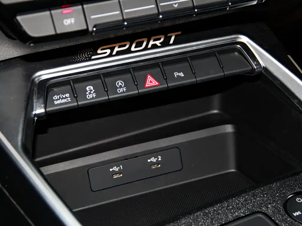 Audi A3 2024 Sportback 35 TFSI luxury sports model купить на сайте DeffCars