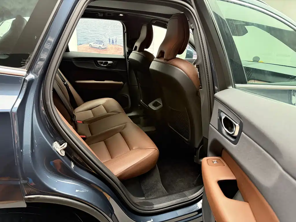Volvo XC60 2025 B5 four-wheel drive Zhiyuan luxury version купить на сайте DeffCars