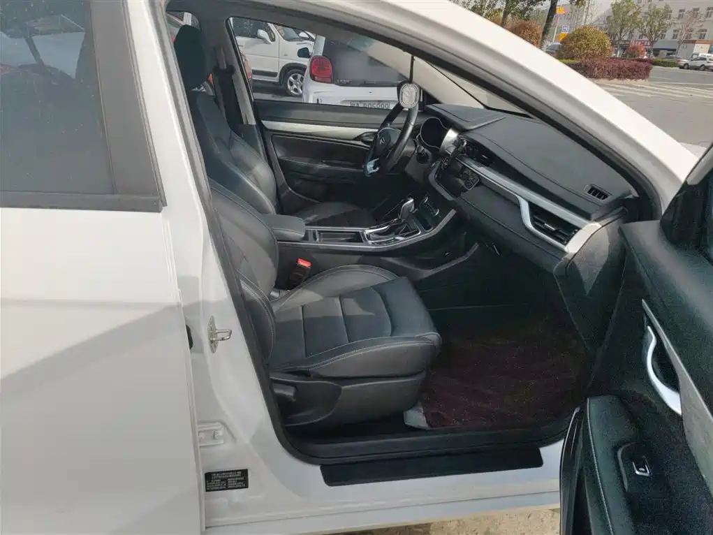 Emgrand 2019 Leading Edition 1.5L CVT Luxury Type National VI купить на сайте DeffCars