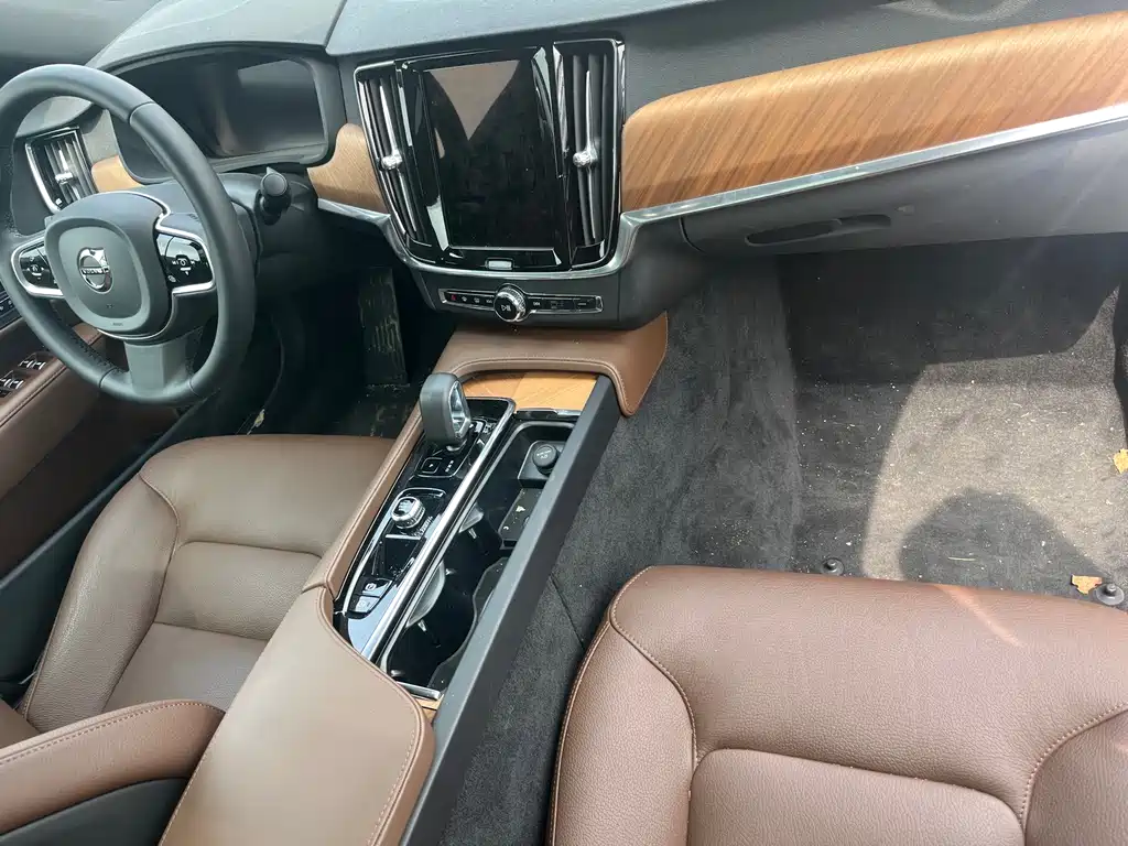 Volvo S90 2025 B5 Zhiyi Luxury Edition купить на сайте DeffCars