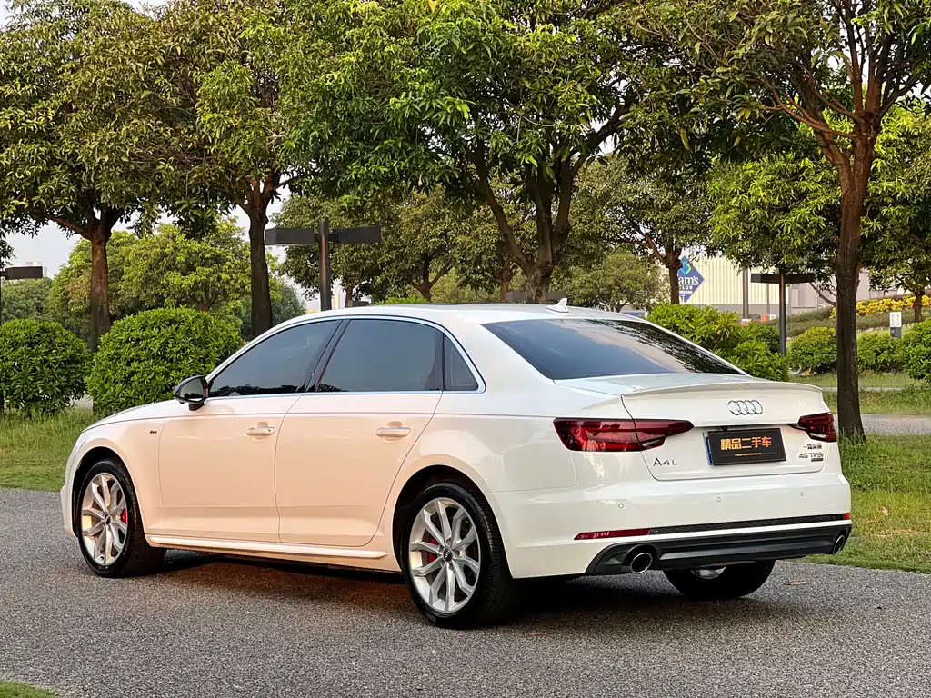 Audi A4L 2018 30th anniversary model 45 TFSI quattro personalized sports version купить на сайте DeffCars