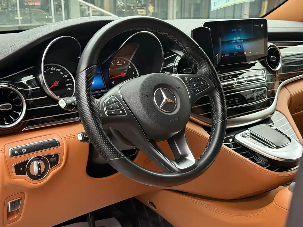 Mercedes-Benz V-Class 2022 V 260 L Long Wheelbase Luxury Edition купить на сайте DeffCars