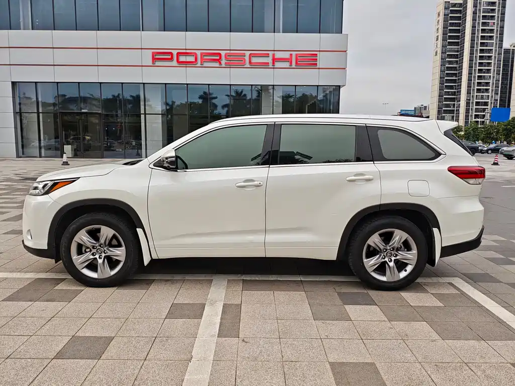 Highlander 2018 2.0T two-wheel drive luxury version, 7 seats, National V купить на сайте DeffCars