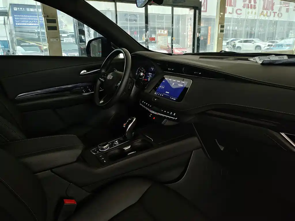 Cadillac XT4 2022 28T two-wheel drive fashion model купить на сайте DeffCars