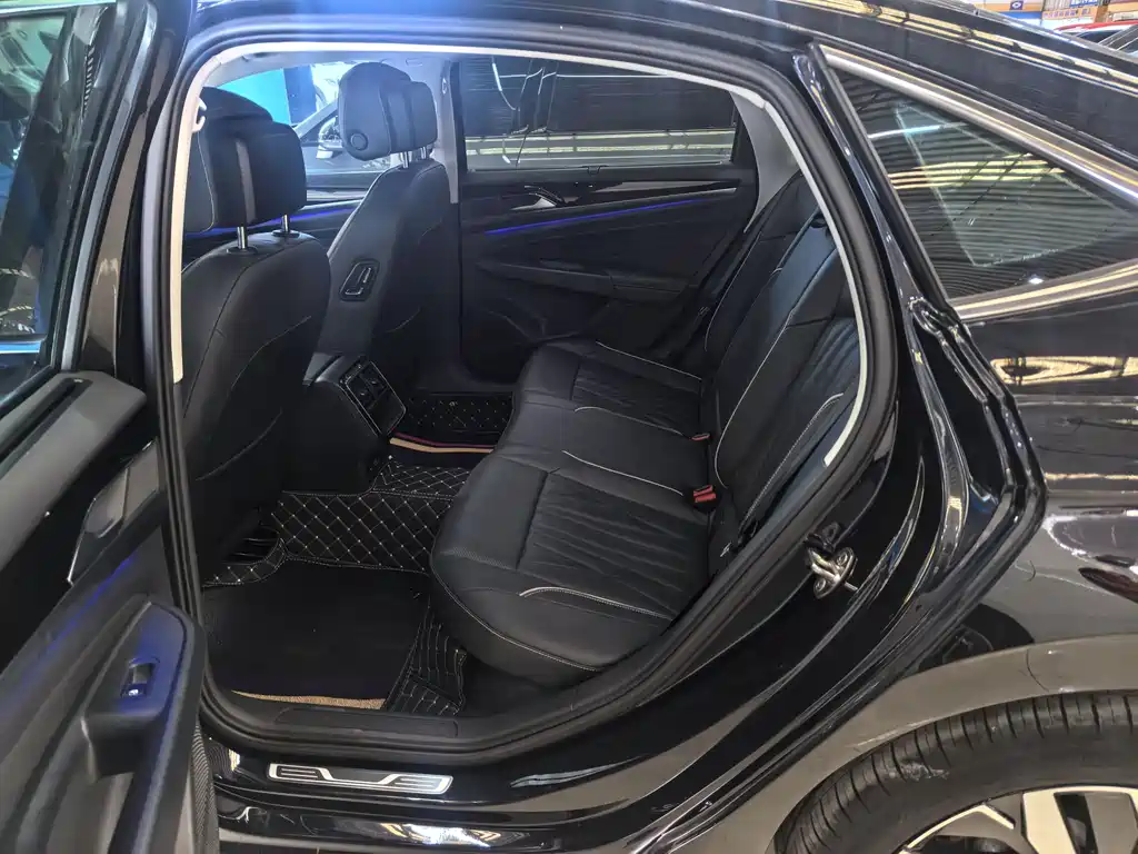 Passat 2023 330TSI Deluxe Edition купить на сайте DeffCars