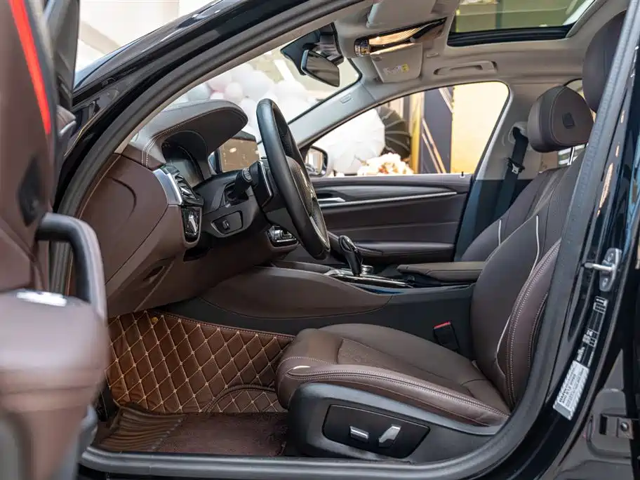 BMW 5 Series 2023 530Li Leading Luxury Package купить на сайте DeffCars