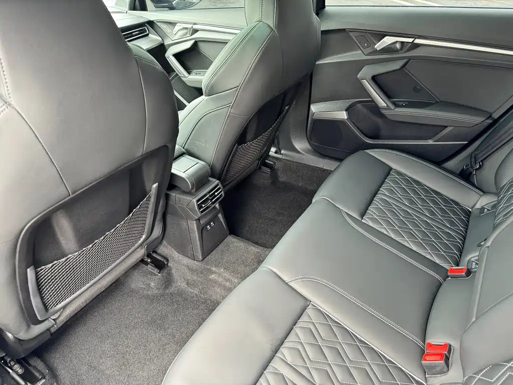 Audi A3 2025 A3L Limousine 35TFSI Flying Spur Exclusive купить на сайте DeffCars