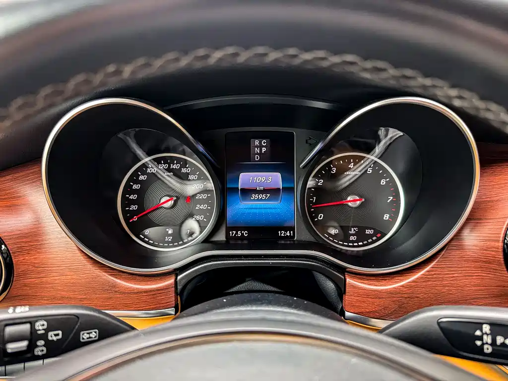 Mercedes-Benz V-Class 2022 V 260 L Long Wheelbase Luxury Edition купить на сайте DeffCars