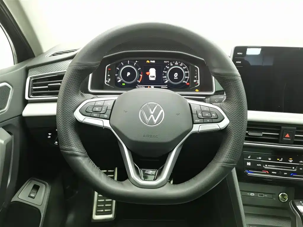 Tiguan L 2024 Outstanding Model 330TSI Automatic Two-wheel Drive R-Line Longyao Edition купить на сайте DeffCars