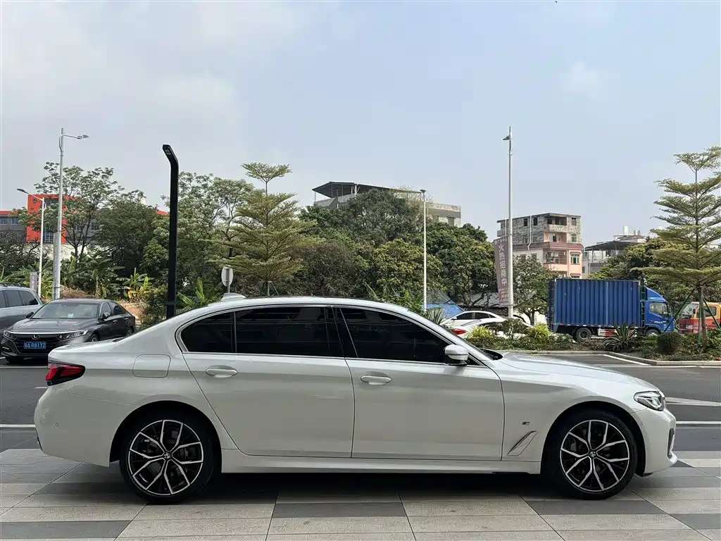 BMW 5 Series 2022 Facelift 2 530Li Exclusive M Sports Package купить на сайте DeffCars