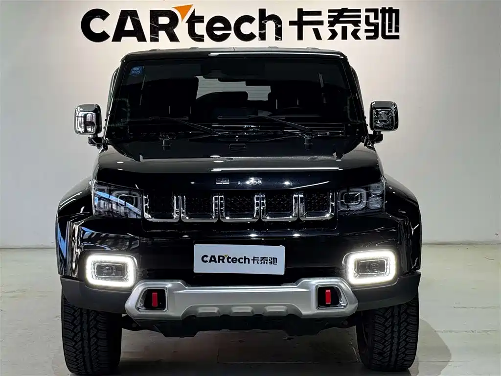 Beijing off-road BJ40 2023 2.0T automatic four-wheel drive city hunter version knight type купить на сайте DeffCars