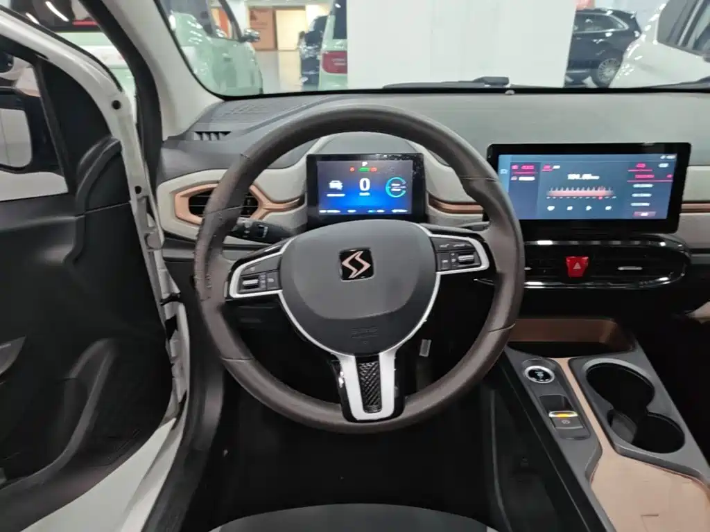 Huaxianzi 2021 model 302km fashion model 31.4kWh купить на сайте DeffCars