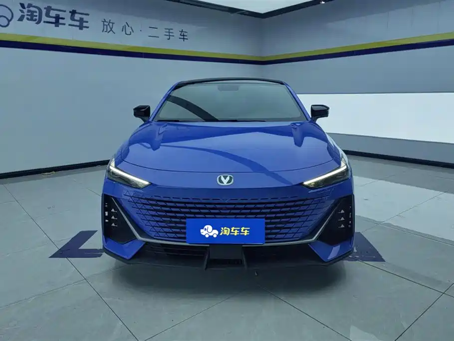Changan UNI-V 2022 1.5T premium model купить на сайте DeffCars
