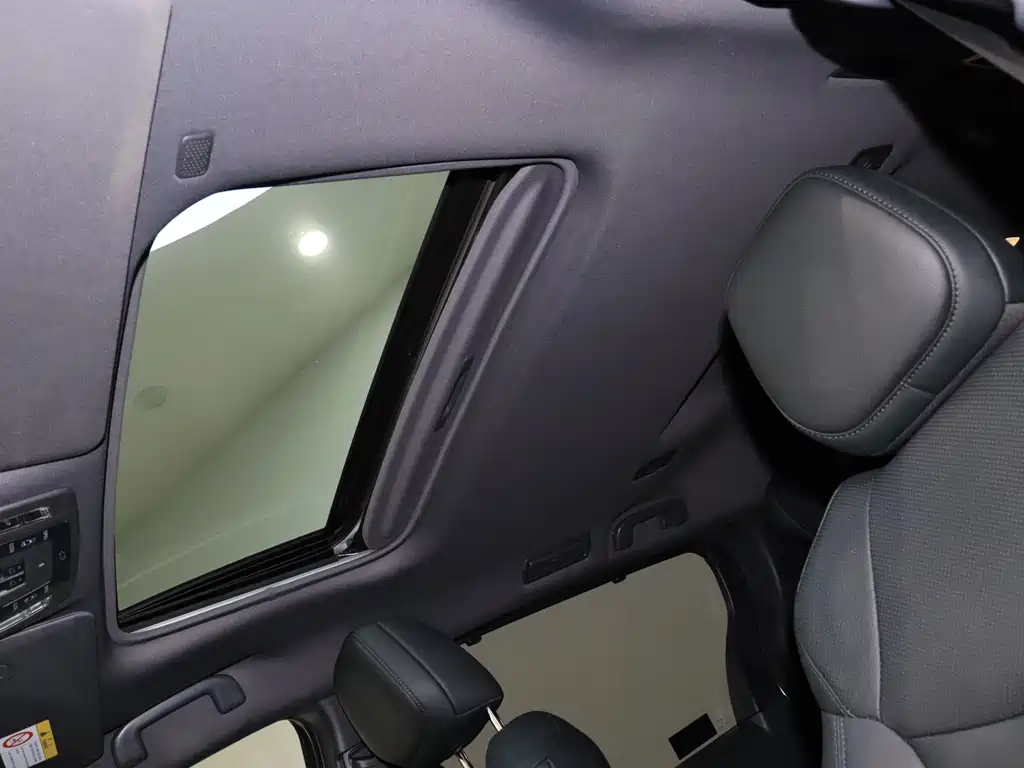 SIENNA 2023 2.5L Hybrid Premium Edition купить на сайте DeffCars