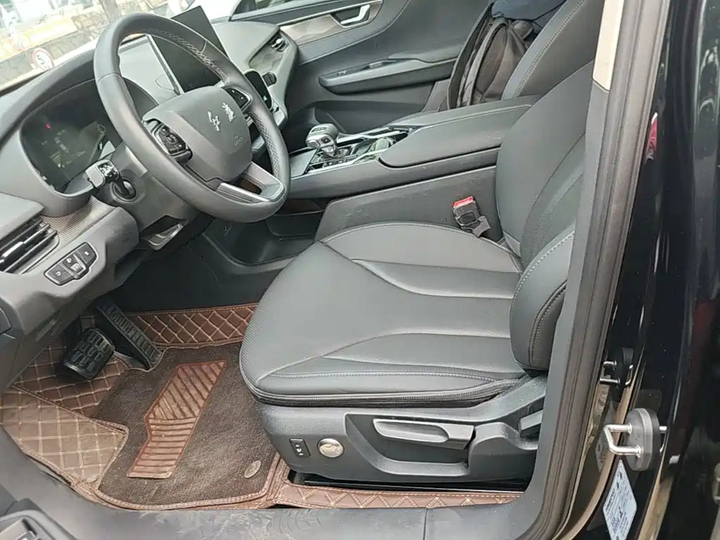 Hongqi E-QM5 2023 facelift basic travel version купить на сайте DeffCars